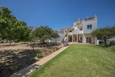 an image of a yard in front of a building at Villas Brites nº1 in Burgau
