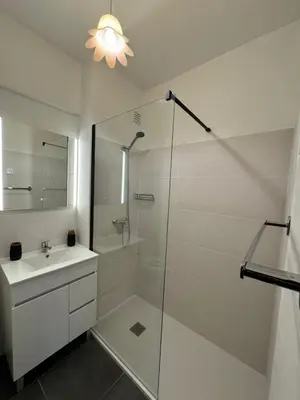 a bathroom with a toilet and a sink and a tub at Apartamento vista mar e pôr do Sol (1,6km Praia) in Aljezur