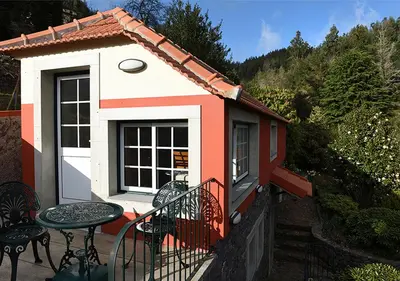 a bathroom with a toilet and a glass shower at Casas de Pedra in Camacha