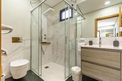 a bathroom with a shower and a toilet and a sink at Casa da Praia, 2min de la PLAGE, hyper centre in Machico