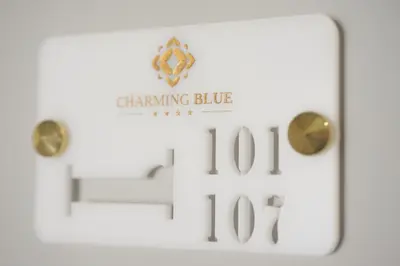 a sign that says changing blue with two clocks at Charming Blue in Vila do Porto
