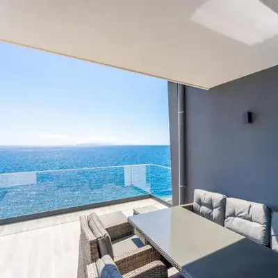 FLH Amazing Ocean View with Balcony