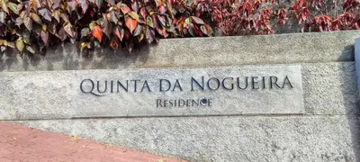 a sign that reads quinaudible de novoveltreichen H H at Lindas Holiday Apartment in Funchal