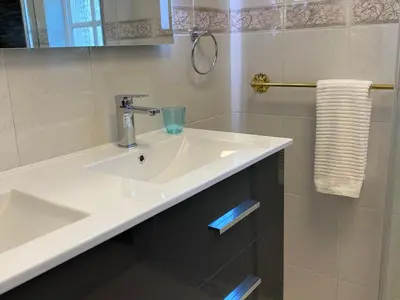 a bathroom with a white sink and a mirror at Villa Paraiso - Traumgarten, Meerblick, Wandern und Golf in Funchal