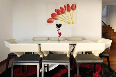 a table with a vase with a plant on it at Villa Aurélio in Campanário
