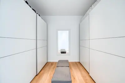 a room with white walls and a window at Vila Inanda in Ponta do Sol