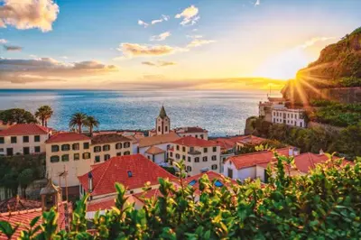 a view of a town with the ocean in the background at Alojamento Príncipe D.Luís in Ponta do Sol