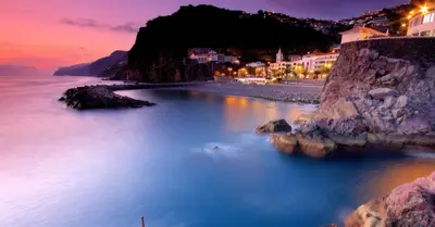 a view of a beach at night with a city at Alojamento Príncipe D.Luís in Ponta do Sol