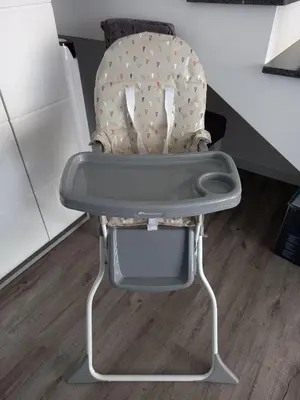 a chair sitting in a room next to a counter at Vila Castro in Estreito da Calheta