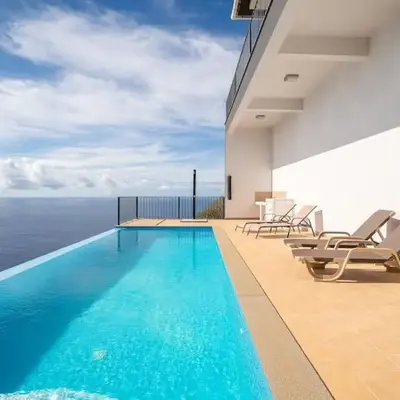 Marina View Apartment - Pool & stunning ocean view