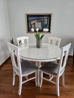 a white table with four chairs and a vase with flowers at Ocean Pearl Apartment W in Funchal