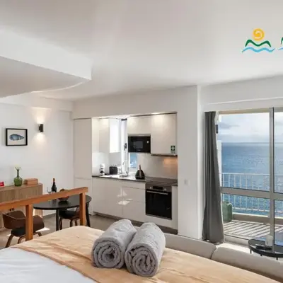 Premium quiet apt Funchal seafront Oceanbreeze