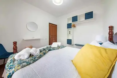 a bathroom with a shower and a toilet and a sink at Lombo Cesteiro Guesthouse in Tábua