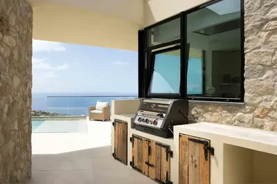 a home office with a view of the ocean at Villa Ohana in Estreito da Calheta